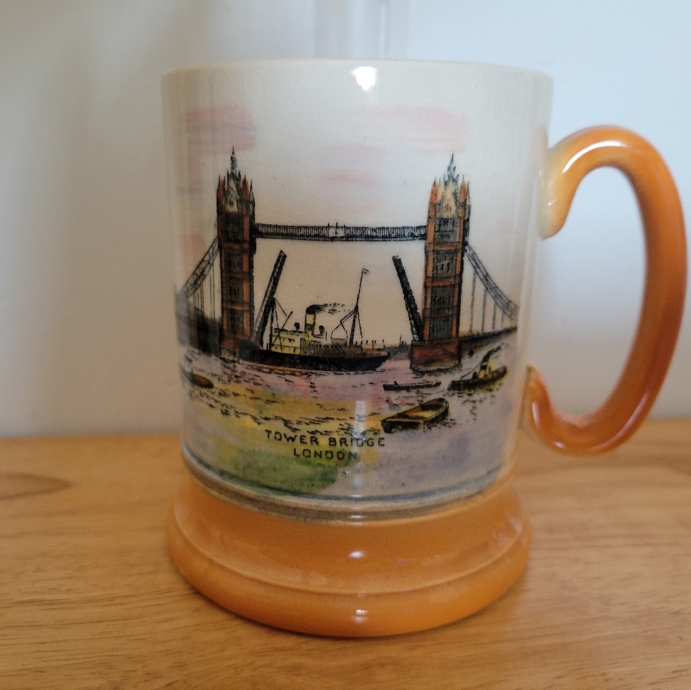 Vintage Royal Bradwell, Arthur Wood mug EUC
